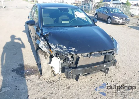 2021 Kia Forte Lxs z USA, uszkodzony, nr VIN 3KPF24AD7ME266500